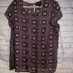 Liz Claiborne, XL, Cranberry/Blk/Ivory Multi Print Short Sleeve Top